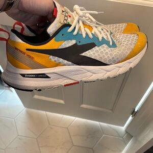 Diadora Mythos Volo Yellow and Blue Sneakers